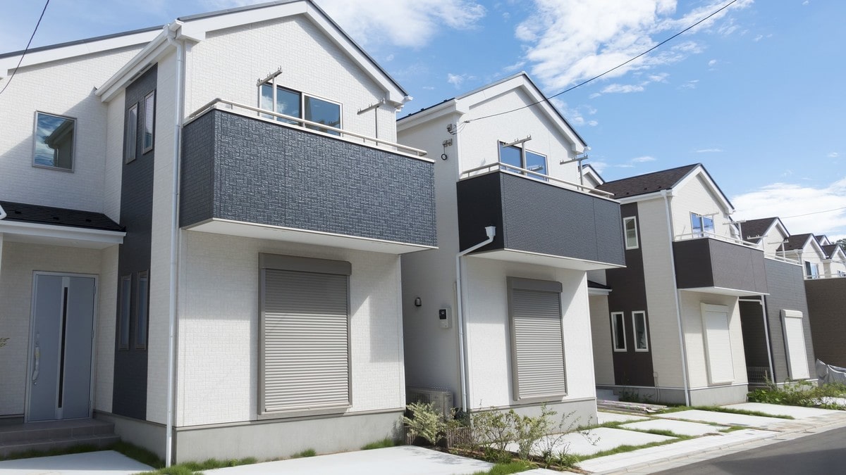 📉 コスト重視の建売だからこそ！武里の職人が教える長持ちさせるための外壁塗装手順！