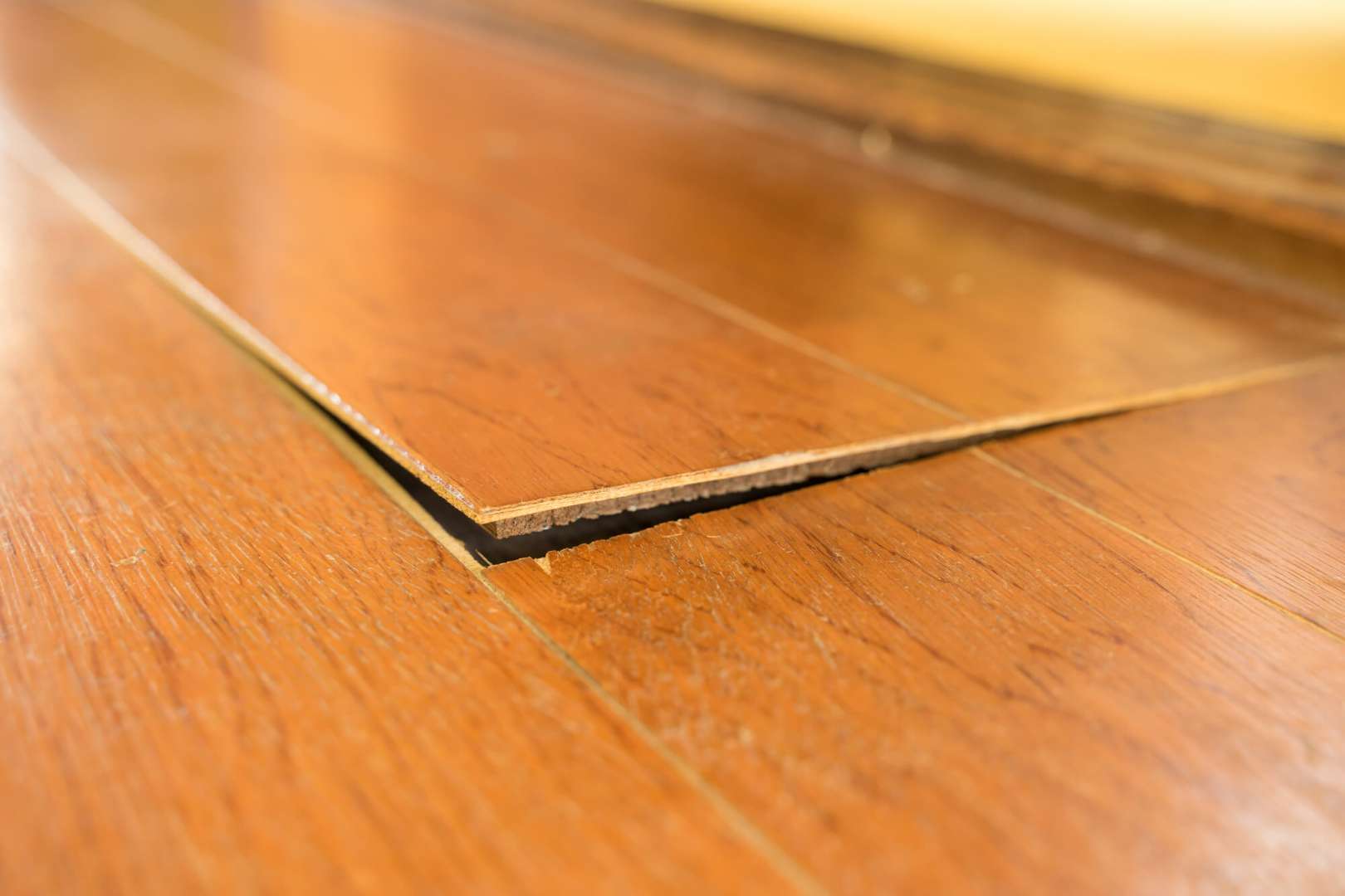 春日部市で急増中！床が「ぷかぷか」する原因と、失敗しない補修のポイント！