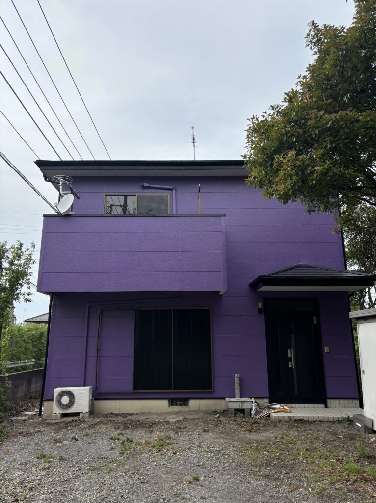 【春日部市】高耐久シリコン塗料で守る！特注パープルの洗練された外壁塗装！