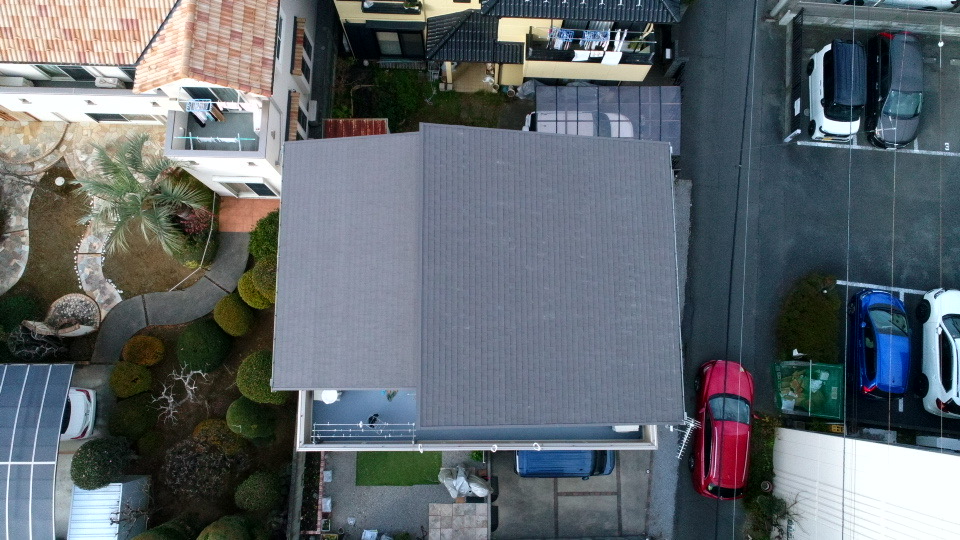 【春日部市】アスファルトシングルの色あせ・劣化を解消！水性ヤネフレッシュSiによる屋根塗装施工事例！